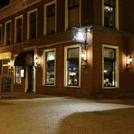 B&B Het Herenhuys Aan De Historische Gracht Van Kollum Extérieur photo