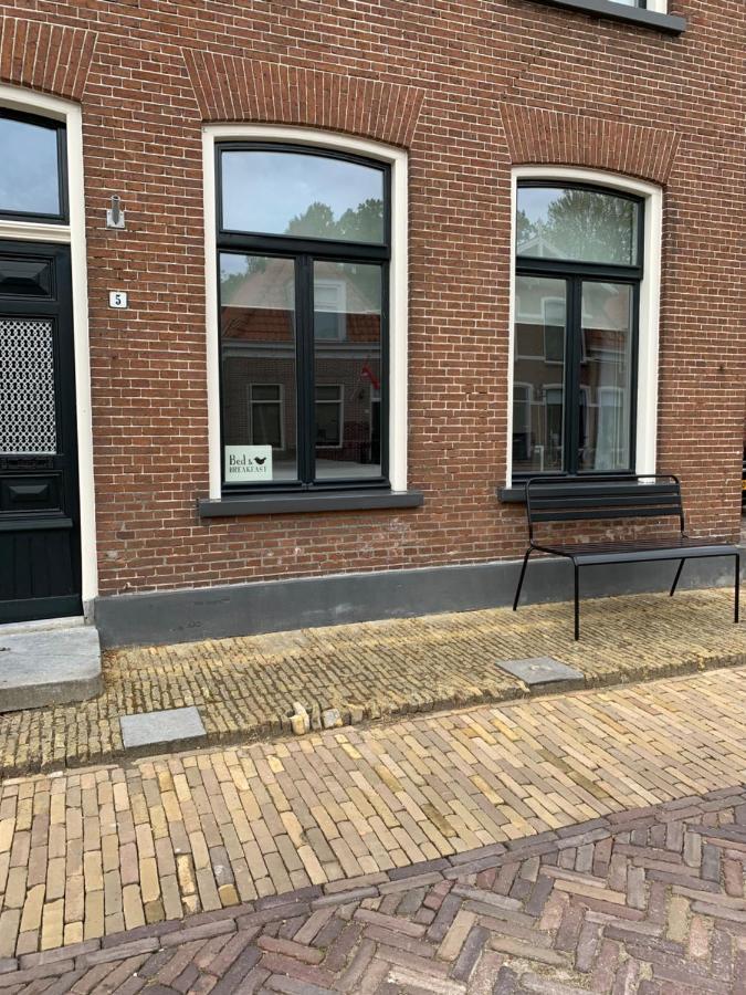 B&B Het Herenhuys Aan De Historische Gracht Van Kollum Extérieur photo