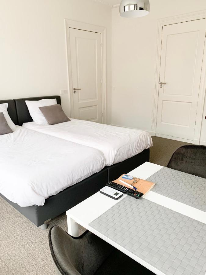 B&B Het Herenhuys Aan De Historische Gracht Van Kollum Extérieur photo