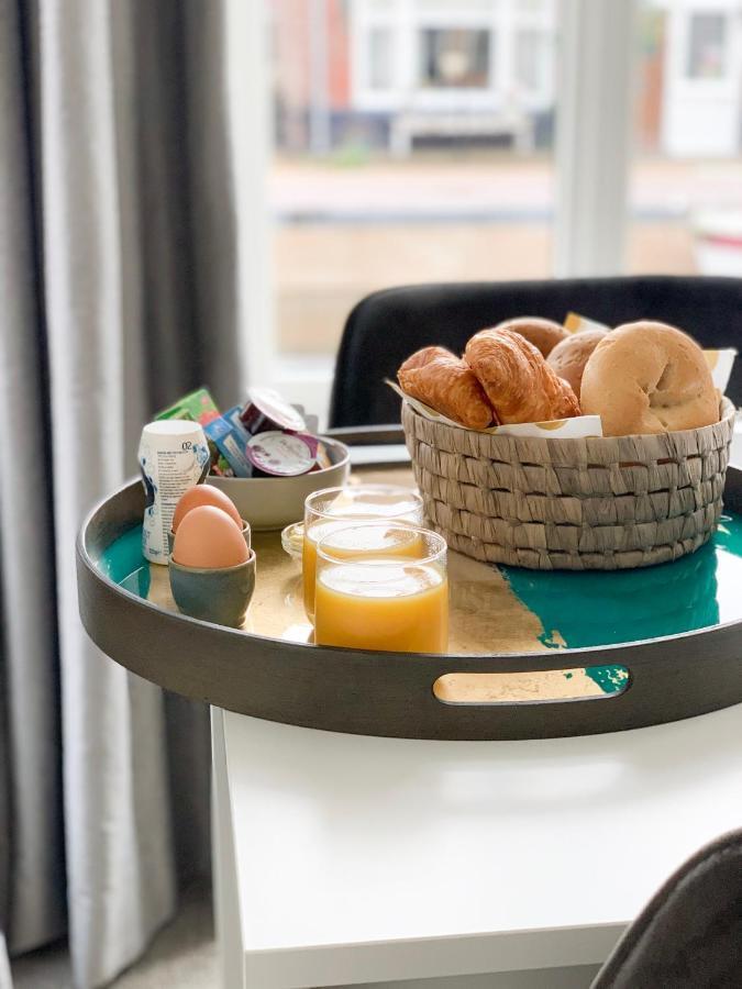 B&B Het Herenhuys Aan De Historische Gracht Van Kollum Extérieur photo