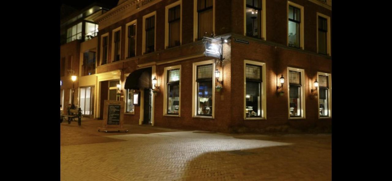 B&B Het Herenhuys Aan De Historische Gracht Van Kollum Extérieur photo