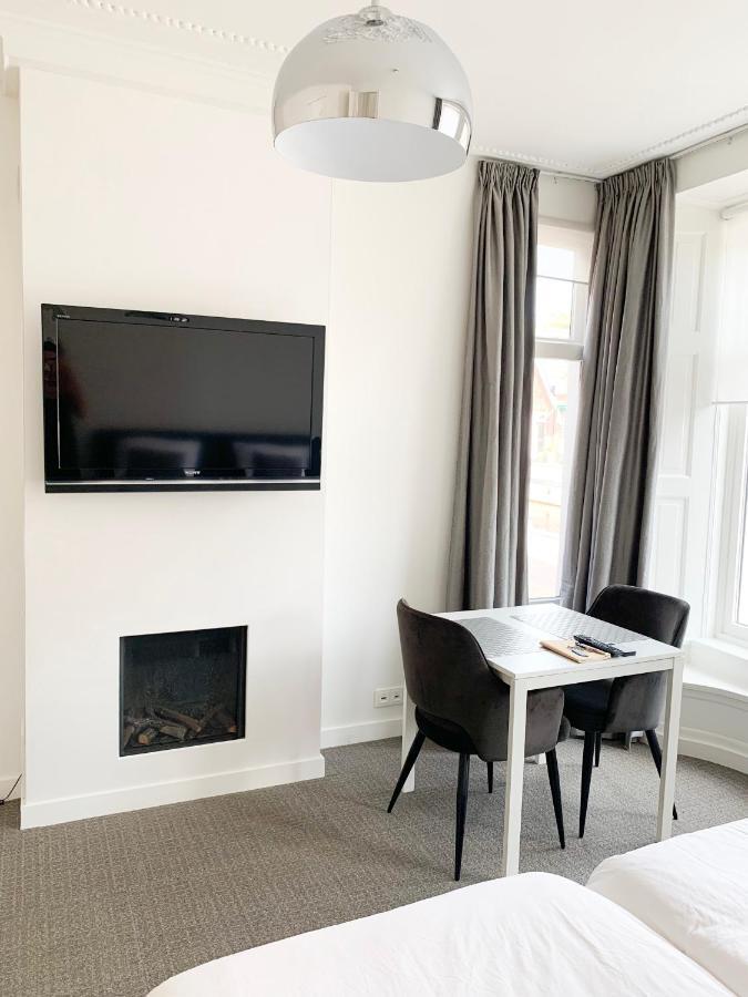 B&B Het Herenhuys Aan De Historische Gracht Van Kollum Extérieur photo