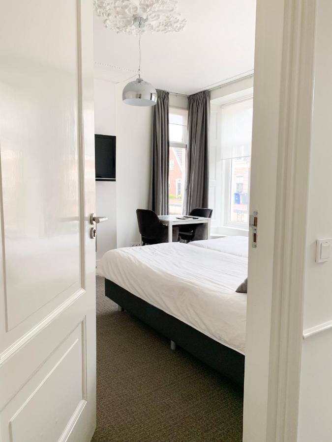 B&B Het Herenhuys Aan De Historische Gracht Van Kollum Extérieur photo