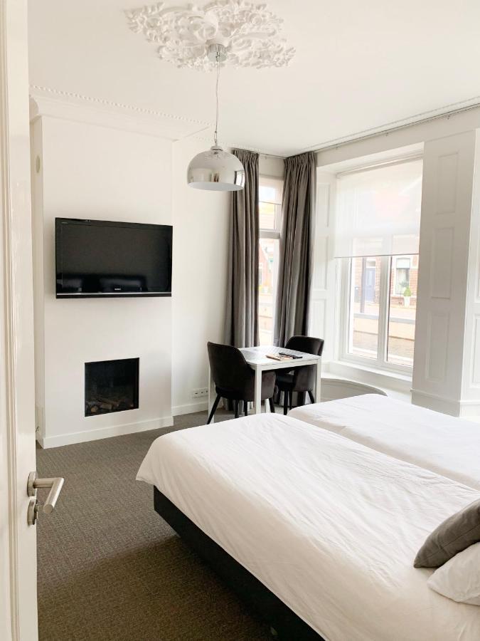 B&B Het Herenhuys Aan De Historische Gracht Van Kollum Extérieur photo