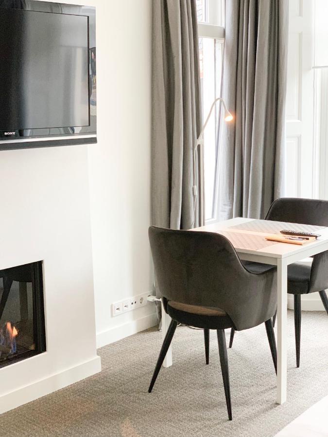 B&B Het Herenhuys Aan De Historische Gracht Van Kollum Extérieur photo