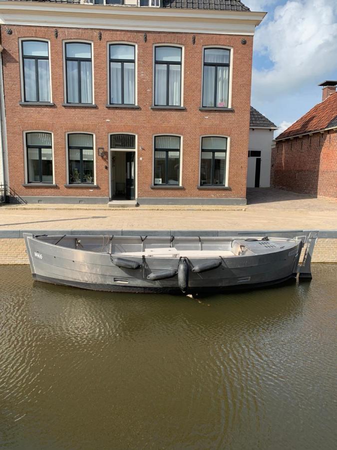 B&B Het Herenhuys Aan De Historische Gracht Van Kollum Extérieur photo